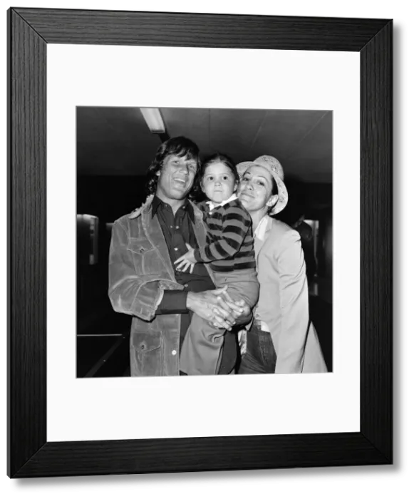 Framed Print : Kris Kristofferson and Rita Coolidge at LAP with their daughter Casey. 28th May 1978 Framed Print : Kris Kristofferson and Rita Coolidge at LAP with their daughter Casey. 28th May 1978