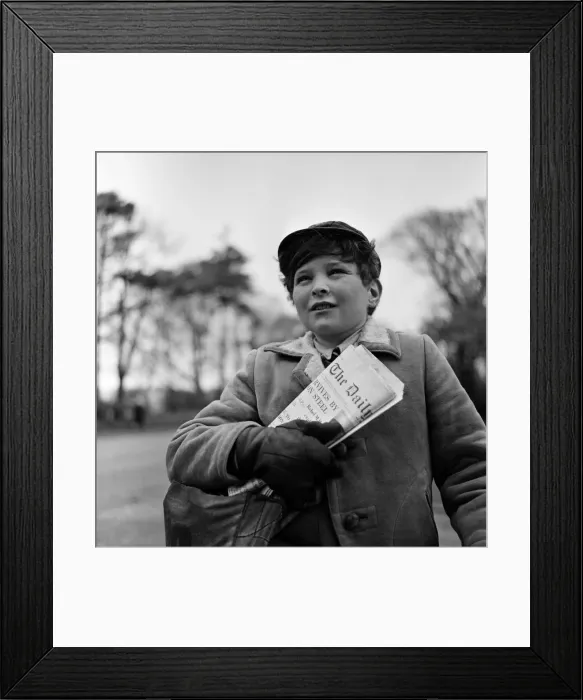 Framed Print : Paperboy Alan Preston delivering the Daily Telegraph in Lytham St Annes, Lancashire Framed Print : Paperboy Alan Preston delivering the Daily Telegraph in Lytham St Annes, Lancashire