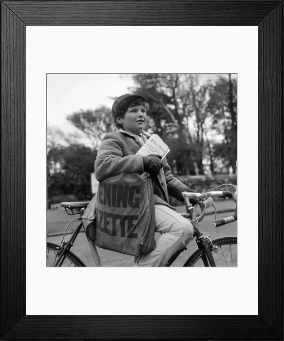 Framed Print : Paperboy Alan Preston delivering the Daily Telegraph in Lytham St Annes, Lancashire Framed Print : Paperboy Alan Preston delivering the Daily Telegraph in Lytham St Annes, Lancashire