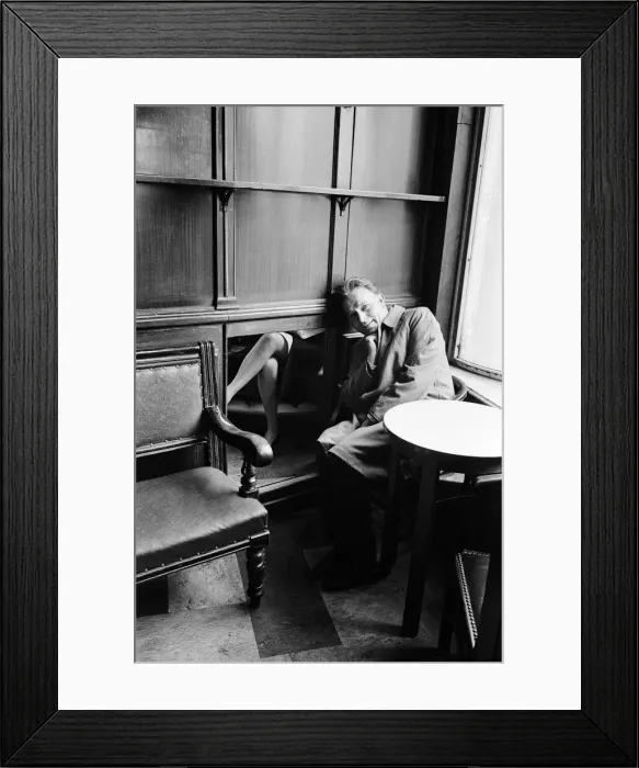 Framed Print : Actor Richard Burton pictured in a London pub during the filming of Framed Print : Actor Richard Burton pictured in a London pub during the filming of