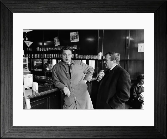 Framed Print : Actor Richard Burton pictured in a London pub during the filming of Framed Print : Actor Richard Burton pictured in a London pub during the filming of