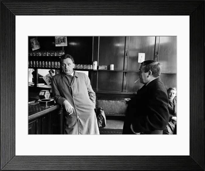 Framed Print : Actor Richard Burton pictured in a London pub during the filming of Framed Print : Actor Richard Burton pictured in a London pub during the filming of