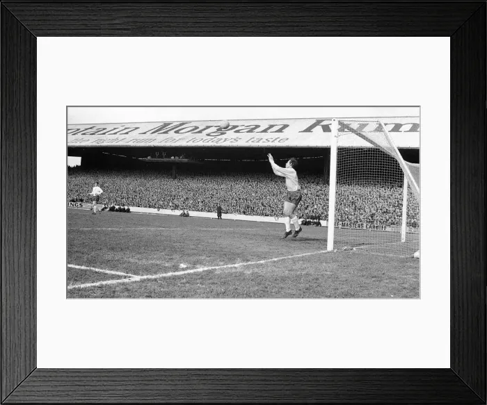 Framed Print : Wales 1-1 England, Home International Championship, Ninian Park, Sloper Road, Cardiff