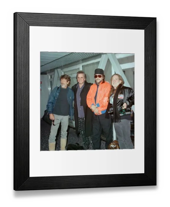 Framed Print : Members of The Highwaymen at Heathrow Airport. Kris Kristofferson, Johnny Cash Framed Print : Members of The Highwaymen at Heathrow Airport. Kris Kristofferson, Johnny Cash