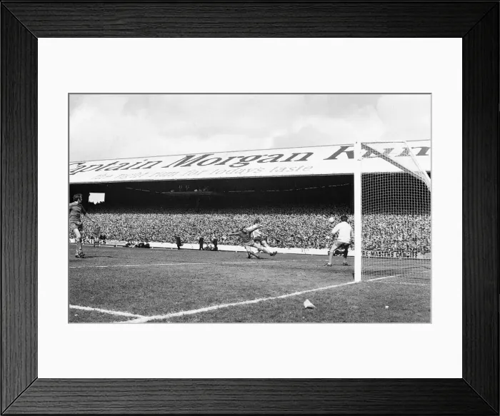 Framed Print : Wales 1-1 England, Home International Championship, Ninian Park, Sloper Road, Cardiff