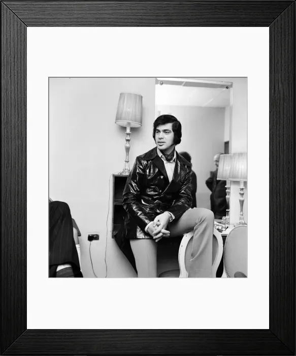 Framed Print : Singing star Engelbert Humperdinck is starring in a two-week season at the London