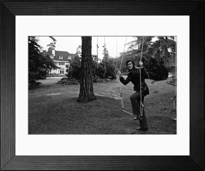 Framed Print : Engelbert Humperdinck at his new home in St Georges Hill, Weybridge Framed Print : Engelbert Humperdinck at his new home in St Georges Hill, Weybridge
