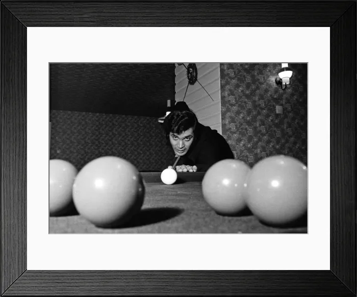 Framed Print : Engelbert Humperdinck at his new home in St Georges Hill, Weybridge
