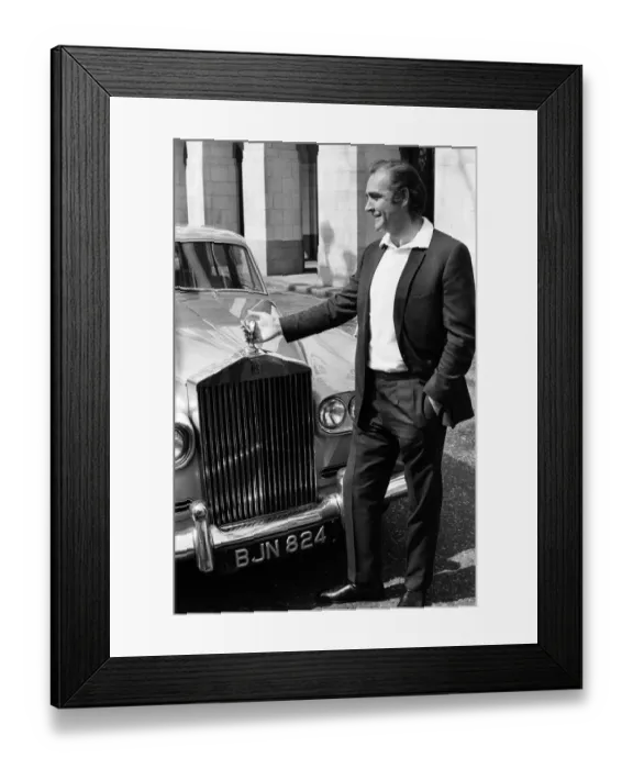 Framed Print : Actor Sean Connery at The Savoy Hotel before heading to Las Vegas to shoot the latest