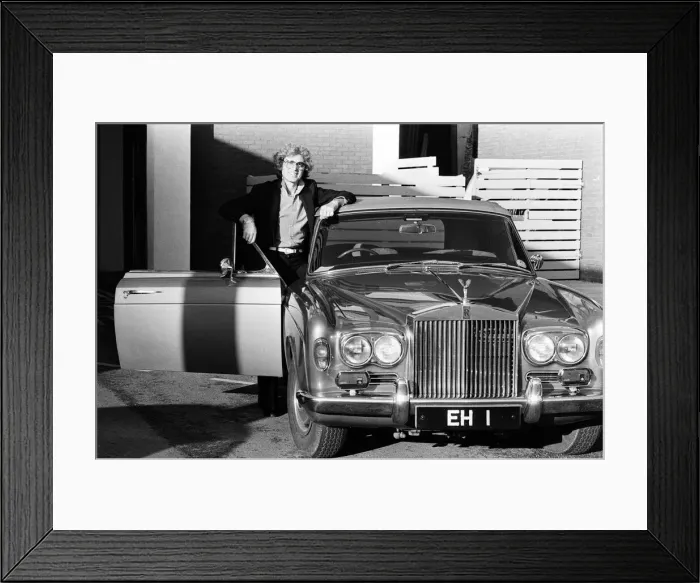 Framed Print : Pop singer Englebert Humperdinck. 27th November 1980 Framed Print : Pop singer Englebert Humperdinck. 27th November 1980