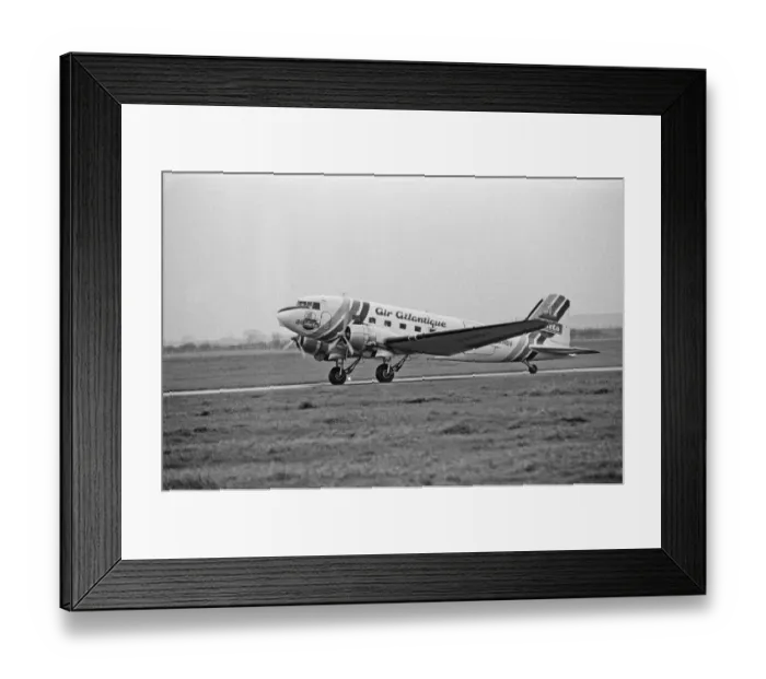 Framed Print : An Air Atlantique Dakota G-AMSV takes to the skies over Coventry Airport to celebrate Framed Print : An Air Atlantique Dakota G-AMSV takes to the skies over Coventry Airport to celebrate