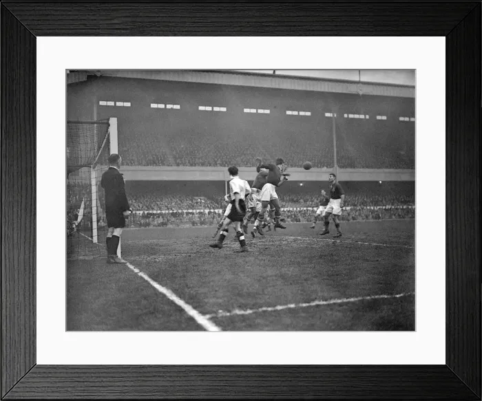 Framed Print : England 6-2 Hungary, International Friendly at Arsenal Stadium, Highbury, London Framed Print : England 6-2 Hungary, International Friendly at Arsenal Stadium, Highbury, London