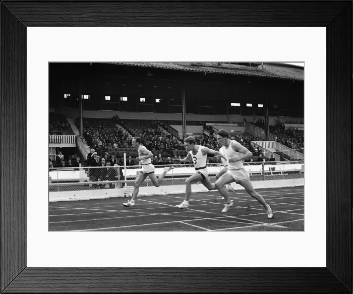 Framed Print : Oxford v Cambridge athletics at White City. Pictured, Adrian Metcalf Framed Print : Oxford v Cambridge athletics at White City. Pictured, Adrian Metcalf