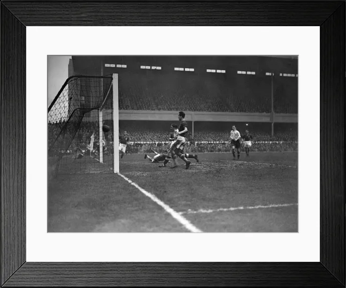 Framed Print : England 6-2 Hungary, International Friendly at Arsenal Stadium, Highbury, London Framed Print : England 6-2 Hungary, International Friendly at Arsenal Stadium, Highbury, London
