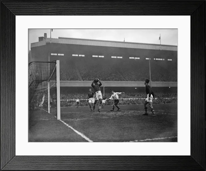 Framed Print : England 6-2 Hungary, International Friendly at Arsenal Stadium, Highbury, London