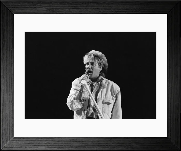 Framed Print : Rod Stewart in concert at the NEC Arena, Birmingham, West Midlands Framed Print : Rod Stewart in concert at the NEC Arena, Birmingham, West Midlands