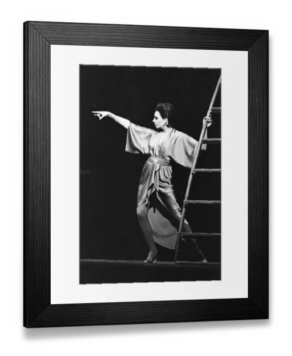 Framed Print : Liza Minnelli in her role as the storyteller on stage at the Royal Opera House Framed Print : Liza Minnelli in her role as the storyteller on stage at the Royal Opera House
