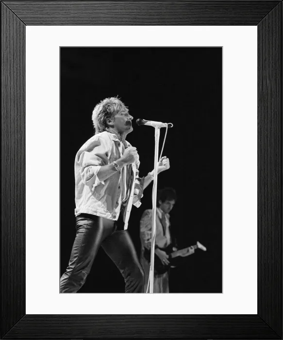 Framed Print : Rod Stewart in concert at the NEC Arena, Birmingham, West Midlands Framed Print : Rod Stewart in concert at the NEC Arena, Birmingham, West Midlands