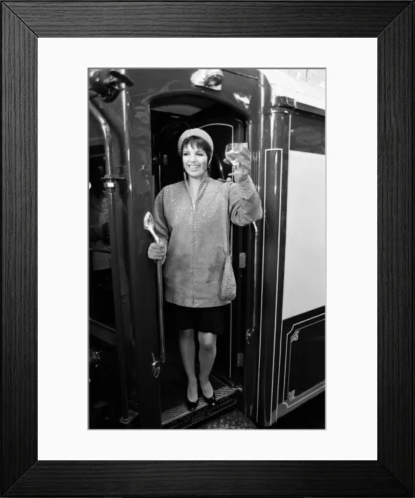 Framed Print : Passengers, dressed for the occasion, boarding the Orient Express Framed Print : Passengers, dressed for the occasion, boarding the Orient Express