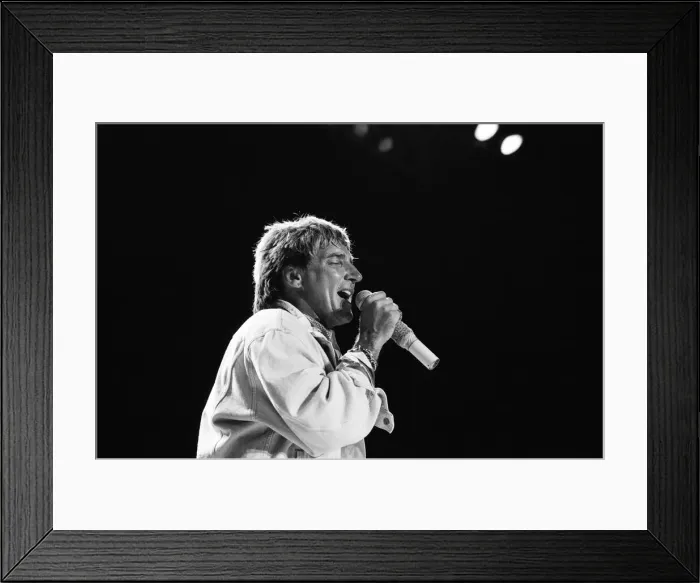 Framed Print : Rod Stewart in concert at the NEC Arena, Birmingham, West Midlands Framed Print : Rod Stewart in concert at the NEC Arena, Birmingham, West Midlands