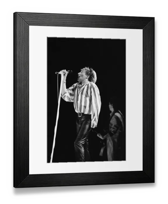 Framed Print : Rod Stewart in concert at the NEC Arena, Birmingham, West Midlands Framed Print : Rod Stewart in concert at the NEC Arena, Birmingham, West Midlands