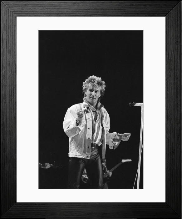 Framed Print : Rod Stewart in concert at the NEC Arena, Birmingham, West Midlands Framed Print : Rod Stewart in concert at the NEC Arena, Birmingham, West Midlands