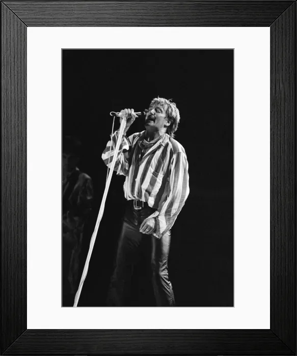 Framed Print : Rod Stewart in concert at the NEC Arena, Birmingham, West Midlands Framed Print : Rod Stewart in concert at the NEC Arena, Birmingham, West Midlands