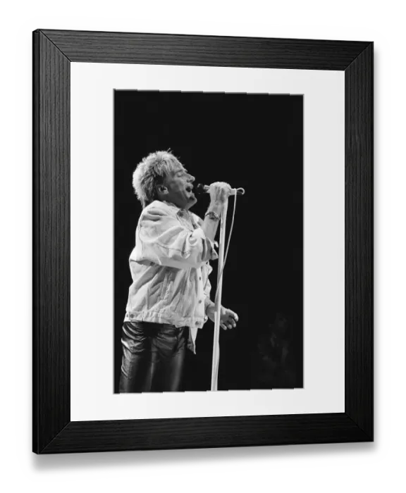 Framed Print : Rod Stewart in concert at the NEC Arena, Birmingham, West Midlands Framed Print : Rod Stewart in concert at the NEC Arena, Birmingham, West Midlands
