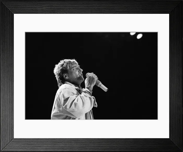 Framed Print : Rod Stewart in concert at the NEC Arena, Birmingham, West Midlands Framed Print : Rod Stewart in concert at the NEC Arena, Birmingham, West Midlands
