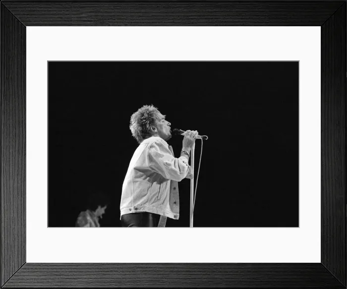 Framed Print : Rod Stewart in concert at the NEC Arena, Birmingham, West Midlands Framed Print : Rod Stewart in concert at the NEC Arena, Birmingham, West Midlands