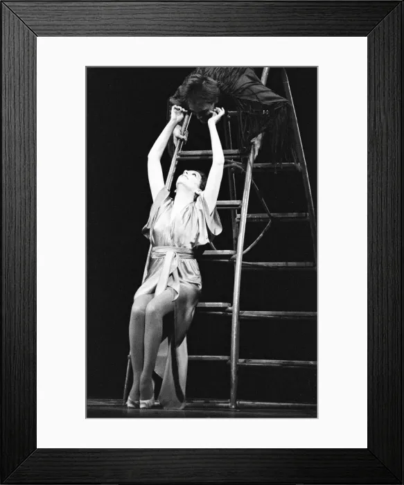 Framed Print : Liza Minnelli in her role as the storyteller on stage at the Royal Opera House Framed Print : Liza Minnelli in her role as the storyteller on stage at the Royal Opera House