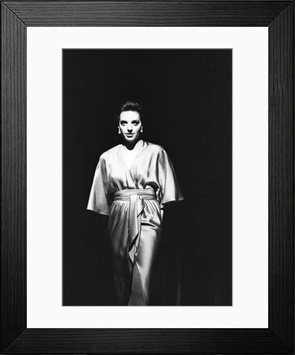 Framed Print : Liza Minnelli in her role as the storyteller on stage at the Royal Opera House Framed Print : Liza Minnelli in her role as the storyteller on stage at the Royal Opera House