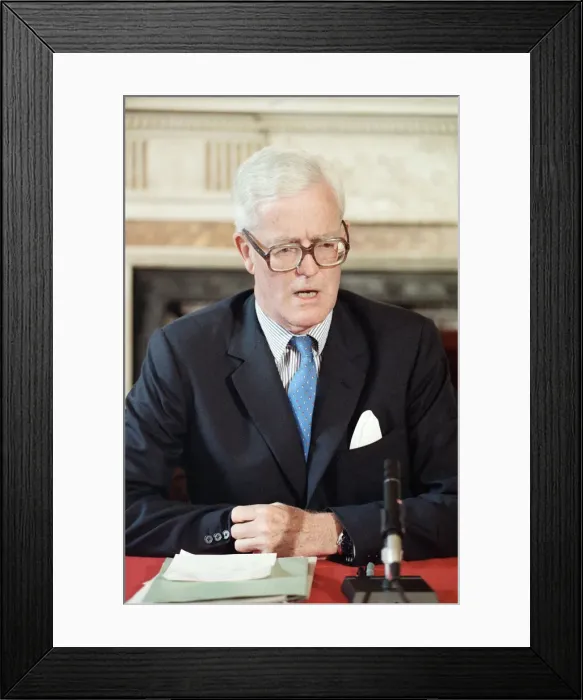 Framed Print : Foreign Secretary Douglas Hurd delivers a statement during the Gulf crisis Framed Print : Foreign Secretary Douglas Hurd delivers a statement during the Gulf crisis