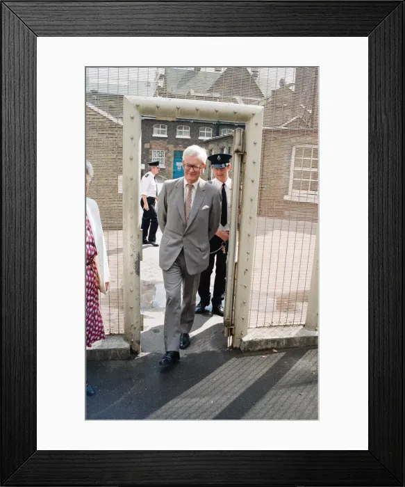 Framed Print : Home Secretary Douglas Hurd visits Brixton Prison. 1st July 1988 Framed Print : Home Secretary Douglas Hurd visits Brixton Prison. 1st July 1988