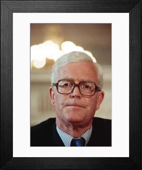 Framed Print : Foreign Secretary Douglas Hurd delivers a statement during the Gulf crisis Framed Print : Foreign Secretary Douglas Hurd delivers a statement during the Gulf crisis