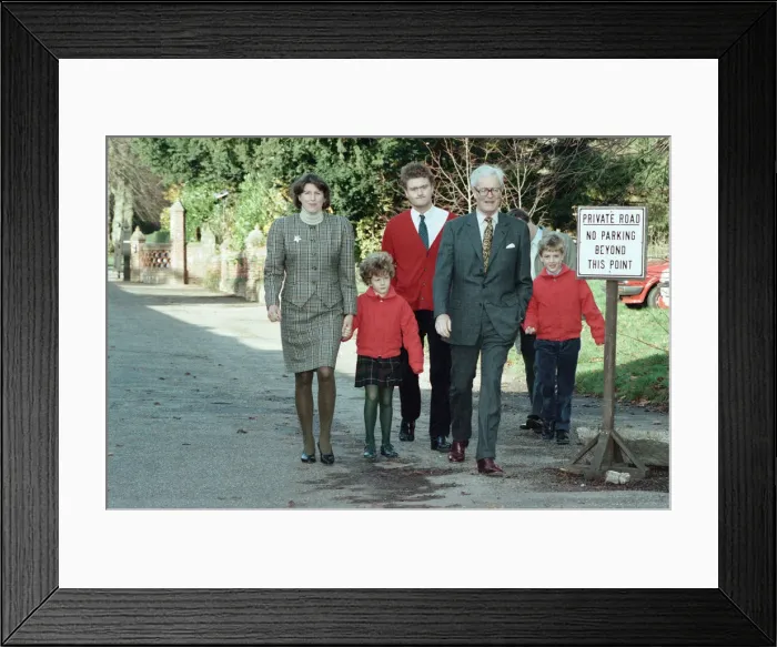 Framed Print : Foreign Secretary Douglas Hurd with his wife Judy and some of his children Framed Print : Foreign Secretary Douglas Hurd with his wife Judy and some of his children