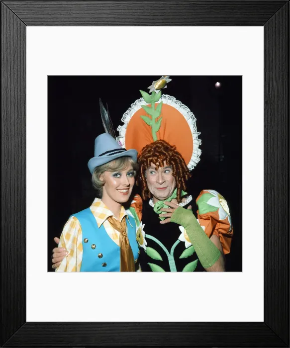 Framed Print : Actor Stanley Baxter as the Pantomime Dame. December 1975 Framed Print : Actor Stanley Baxter as the Pantomime Dame. December 1975