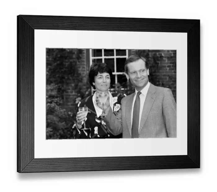 Framed Print : Mary and Jeffrey Archer celebrate the award of a record £500, 000 libel damages