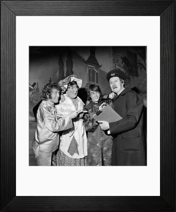 Framed Print : ABC Stockton panto. Stockton, County Durham. Pictured with other cast members is actor