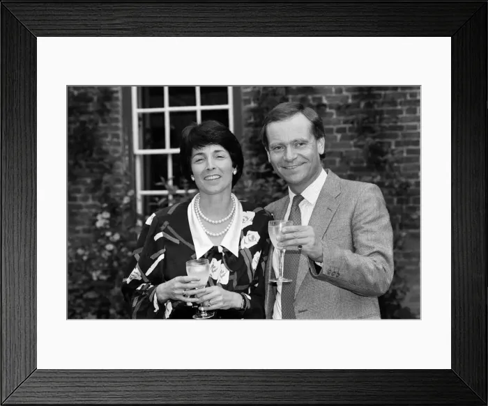 Framed Print : Mary and Jeffrey Archer celebrate the award of a record £500, 000 libel damages Framed Print : Mary and Jeffrey Archer celebrate the award of a record £500, 000 libel damages