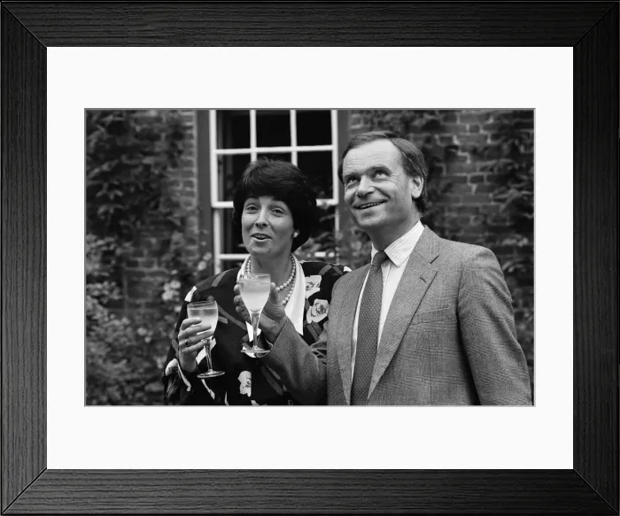 Framed Print : Mary and Jeffrey Archer celebrate the award of a record £500, 000 libel damages Framed Print : Mary and Jeffrey Archer celebrate the award of a record £500, 000 libel damages