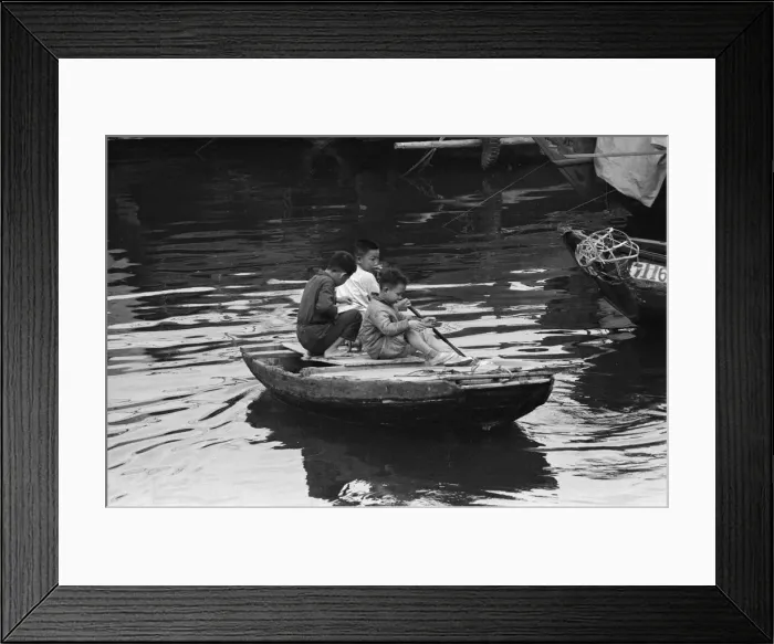 Framed Print : Life in 1960s Colonial Hong Kong, with a rapidly growing population of more than 4 Framed Print : Life in 1960s Colonial Hong Kong, with a rapidly growing population of more than 4