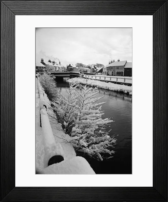 Framed Print : Snowy scenes in Teesside. 1976 Framed Print : Snowy scenes in Teesside. 1976