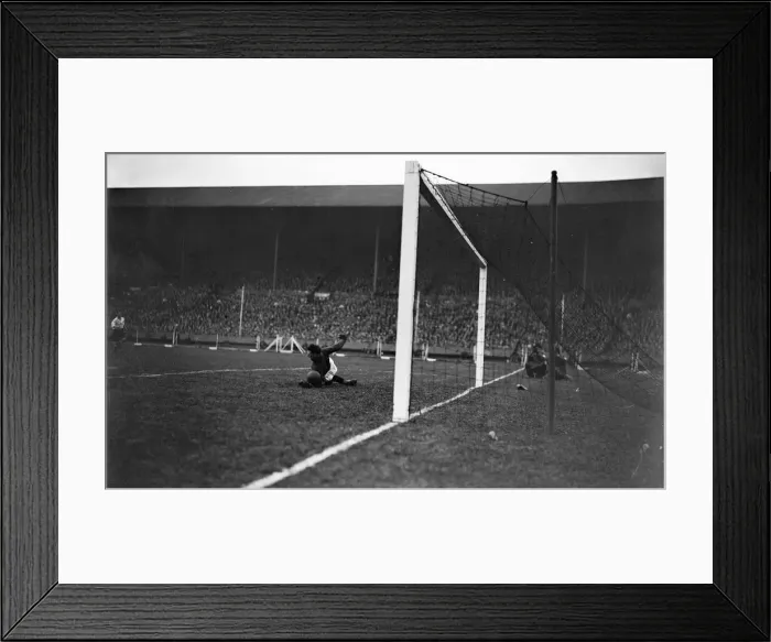 Framed Print : England 3-0 Scotland, Home International Championship match at Wembley Stadium Framed Print : England 3-0 Scotland, Home International Championship match at Wembley Stadium