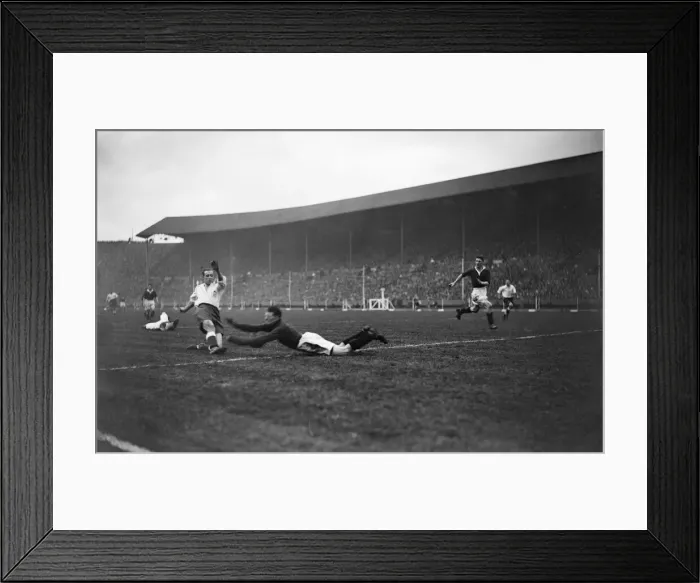 Framed Print : England 3-0 Scotland, Home International Championship match at Wembley Stadium Framed Print : England 3-0 Scotland, Home International Championship match at Wembley Stadium