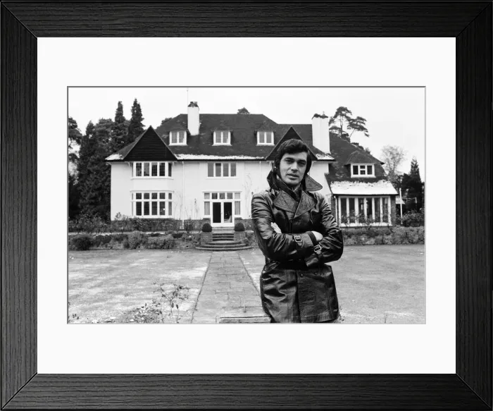 Framed Print : Engelbert Humperdinck at his new home in St Georges Hill, Weybridge Framed Print : Engelbert Humperdinck at his new home in St Georges Hill, Weybridge