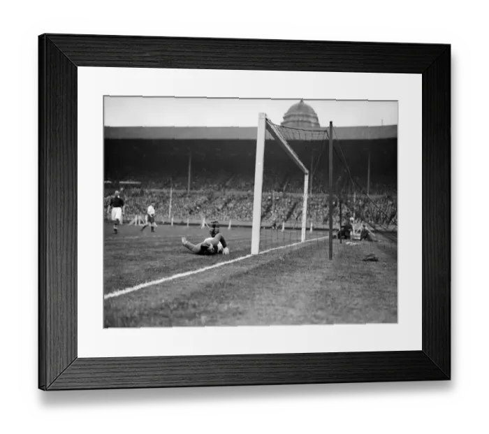 Framed Print : England 3-0 Scotland, Home International Championship match at Wembley Stadium Framed Print : England 3-0 Scotland, Home International Championship match at Wembley Stadium