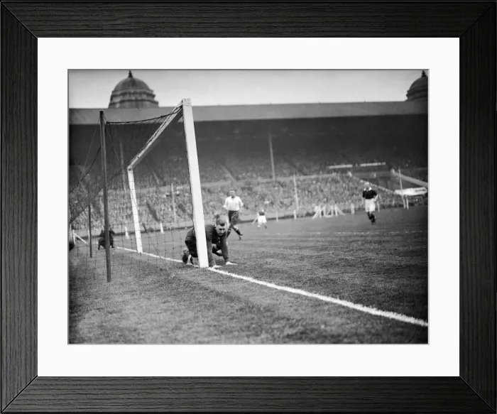 Framed Print : England 3-0 Scotland, Home International Championship match at Wembley Stadium