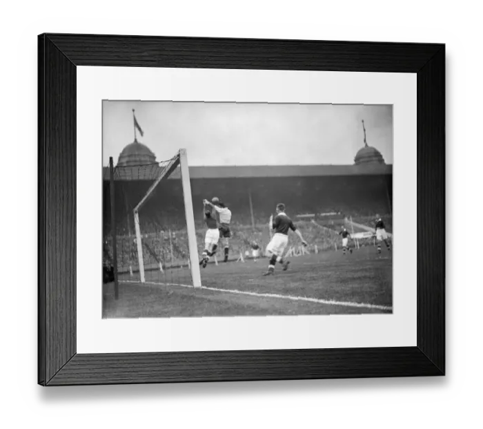 Framed Print : England 3-0 Scotland, Home International Championship match at Wembley Stadium Framed Print : England 3-0 Scotland, Home International Championship match at Wembley Stadium
