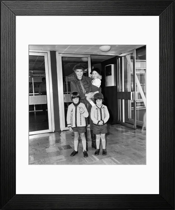 Framed Print : Mia Farrow at Heathrow Airport with her children Sacha, Matthew and Fletcher Previn